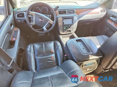 Zdjęcie 8 z 13 samochodu: 2007 GMC YUKON XL C1500 VIN:1GKFC16J17J207058 - miniatura