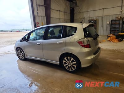 Drugie zdjęcie samochodu z przodu: 2013 HONDA FIT SPORT VIN:JHMGE8H51DC022302 - miniatura