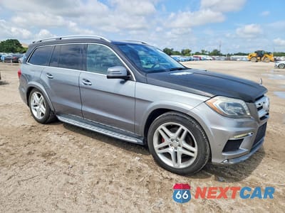 Czwarte zdjęcie samochodu z boku: 2014 MERCEDES-BENZ GL 550 4MATIC VIN:4JGDF7DEXEA311379 - miniatura