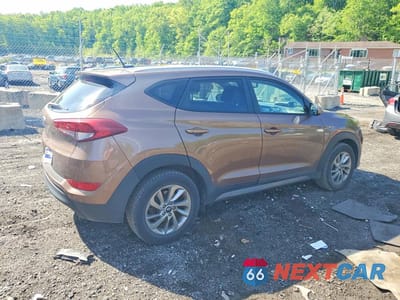 Trzecie zdjęcie samochodu z tyłu: 2016 HYUNDAI TUCSON SE VIN:KM8J33A46GU186785 - miniatura