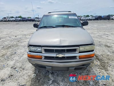 Piąte zdjęcie samochodu w środku: 2003 CHEVROLET BLAZER VIN:1GNCS13X43K172621 - miniatura