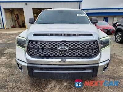 Piąte zdjęcie samochodu w środku: 2020 TOYOTA TUNDRA CREWMAX SR5 VIN:5TFEY5F19LX258198 - miniatura