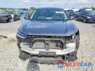 Piąte zdjęcie samochodu w środku: 2023 HONDA HR-V LX VIN:3CZRZ1H36PM706795 - miniatura