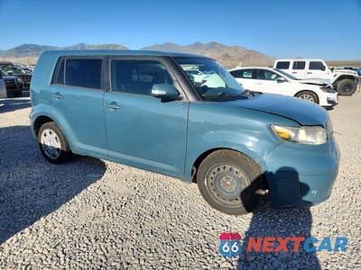 Czwarte zdjęcie samochodu z boku: 2008 TOYOTA SCION XB VIN:JTLKE50E081031987 - miniatura