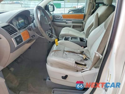 Zdjęcie 7 z 13 samochodu: 2010 CHRYSLER TOWN & COUNTRY LIMITED VIN:2A4RR6DX6AR136559 - miniatura