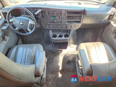 Zdjęcie 8 z 13 samochodu: 2019 CHEVROLET EXPRESS 2500 CARGO DELIVERY VAN VIN:1GCWGBFG0K1322964 - miniatura