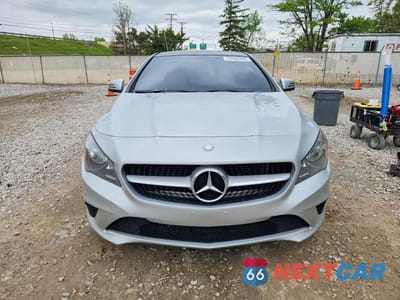 Piąte zdjęcie samochodu w środku: 2014 MERCEDES-BENZ CLA 250 VIN:WDDSJ4EB3EN031573 - miniatura