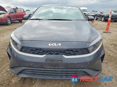 Piąte zdjęcie samochodu w środku: 2024 KIA FORTE LXS VIN:3KPF24AD5RE713137 - miniatura