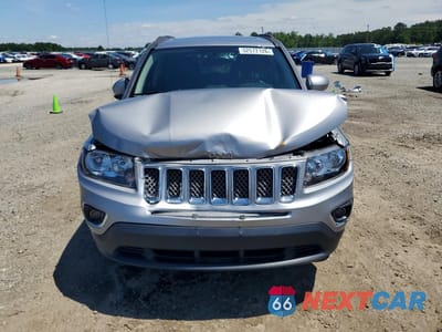 Piąte zdjęcie samochodu w środku: 2016 JEEP COMPASS LATITUDE VIN:1C4NJCEA0GD801424 - miniatura