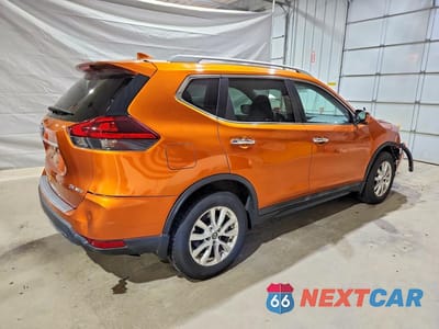 Trzecie zdjęcie samochodu z tyłu: 2018 NISSAN ROGUE SV VIN:5N1AT2MV9JC758203 - miniatura