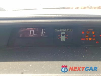 Zdjęcie 9 z 12 samochodu: 2017 TOYOTA PRIUS C TWO VIN:JTDKDTB38H1591822 - miniatura