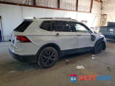 Trzecie zdjęcie samochodu z tyłu: 2022 VOLKSWAGEN TIGUAN SE VIN:3VV2B7AX3NM106391 - miniatura