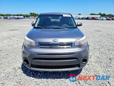 Piąte zdjęcie samochodu w środku: 2018 KIA SOUL BASE VIN:KNDJN2A26J7610852 - miniatura