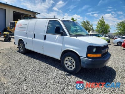 Czwarte zdjęcie samochodu z boku: 2014 CHEVROLET EXPRESS G1500 VIN:1GCSHAF49E1117112 - miniatura