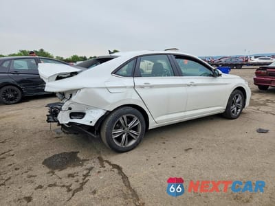 Trzecie zdjęcie samochodu z tyłu: 2022 VOLKSWAGEN JETTA SE VIN:3VW7M7BU9NM031485 - miniatura
