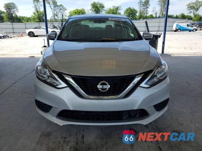 Piąte zdjęcie samochodu w środku: 2019 NISSAN SENTRA S VIN:3N1AB7AP2KY251360 - miniatura