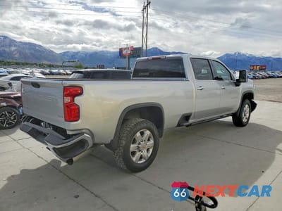 Trzecie zdjęcie samochodu z tyłu: 2022 CHEVROLET SILVERADO K3500 LTZ VIN:1GC4YUEY7NF254938 - miniatura