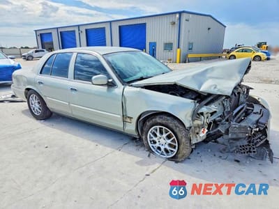 Czwarte zdjęcie samochodu z boku: 2004 MERCURY GRAND MARQUIS GS VIN:2MEFM74W64X653959 - miniatura