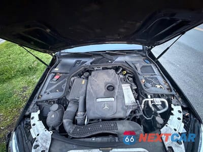 Zdjęcie 7 z 10 samochodu: 2015 MERCEDES-BENZ C 300 4MATIC VIN:55SWF4KB4FU071838 - miniatura