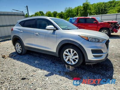 Czwarte zdjęcie samochodu z boku: 2019 HYUNDAI TUCSON VALUE VIN:KM8J33A41KU863976 - miniatura