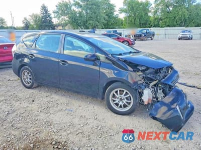 Czwarte zdjęcie samochodu z boku: 2013 TOYOTA PRIUS V THREE VIN:JTDZN3EU8D3224739 - miniatura