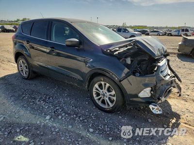 Czwarte zdjęcie samochodu z boku: 2019 FORD ESCAPE SE VIN:1FMCU9GDXKUB31054 - miniatura