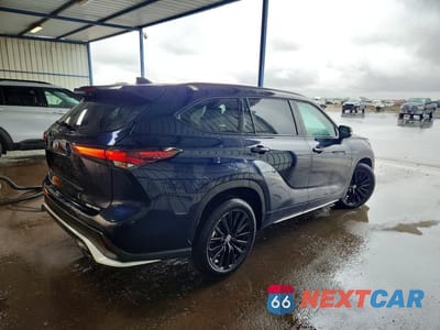 Trzecie zdjęcie samochodu z tyłu: 2025 TOYOTA HIGHLANDER XSE VIN:5TDKDRBH3SS579778 - miniatura