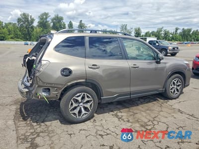 Trzecie zdjęcie samochodu z tyłu: 2020 SUBARU FORESTER PREMIUM VIN:JF2SKAGC8LH451032 - miniatura