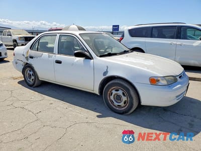 Czwarte zdjęcie samochodu z boku: 1999 TOYOTA COROLLA VE VIN:1NXBR12E3XZ191909 - miniatura