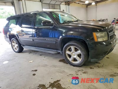 Czwarte zdjęcie samochodu z boku: 2011 CHEVROLET SUBURBAN K1500 LT VIN:1GNSKJE37BR189943 - miniatura