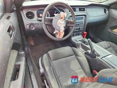 Zdjęcie 8 z 13 samochodu: 2010 FORD MUSTANG VIN:1ZVBP8AN1A5165277 - miniatura