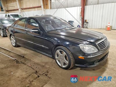 Czwarte zdjęcie samochodu z boku: 2004 MERCEDES-BENZ S 430 4MATIC VIN:WDBNG83J14A427691 - miniatura