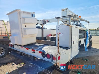 Czwarte zdjęcie samochodu z boku: 2011 FORD F450 SUPER - BUCKET TRUCK VIN:1FDUF4GY9BEC42063 - miniatura