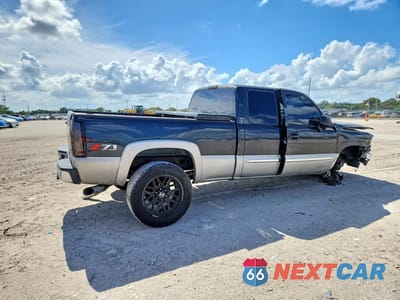 Trzecie zdjęcie samochodu z tyłu: 2005 GMC NEW SIERRA K1500 VIN:1GTEK19B15Z279701 - miniatura