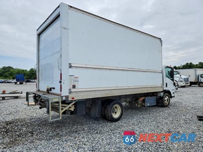 Trzecie zdjęcie samochodu z tyłu: 2019 ISUZU NPR HD - BOX TRUCK VIN:JALC4W161K7008009 - miniatura