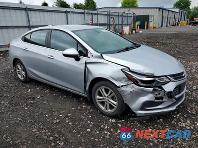 Czwarte zdjęcie samochodu z boku: 2017 CHEVROLET CRUZE LT VIN:1G1BE5SM9H7175916 - miniatura