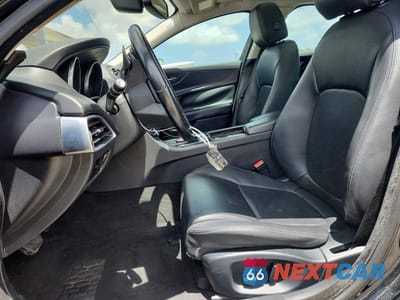 Zdjęcie 7 z 13 samochodu: 2018 JAGUAR XE VIN:SAJAR4FX0JCP34726 - miniatura
