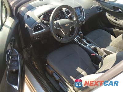 Zdjęcie 8 z 12 samochodu: 2019 CHEVROLET CRUZE LS VIN:3G1BC6SM6KS605258 - miniatura