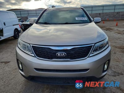 Piąte zdjęcie samochodu w środku: 2014 KIA SORENTO EX VIN:5XYKUDA72EG536837 - miniatura