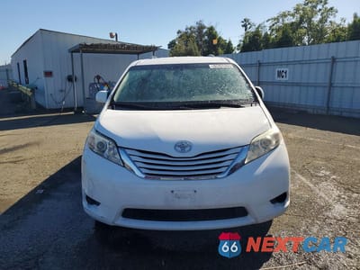 Piąte zdjęcie samochodu w środku: 2016 TOYOTA SIENNA LE VIN:5TDKK3DC9GS714581 - miniatura