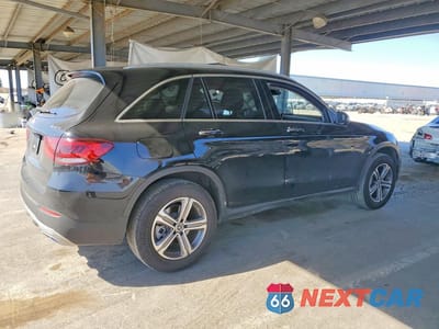 Trzecie zdjęcie samochodu z tyłu: 2021 MERCEDES-BENZ GLC 300 4MATIC VIN:W1N0G8EB0MF920260 - miniatura