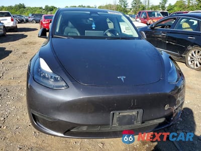 Piąte zdjęcie samochodu w środku: 2024 TESLA MODEL Y VIN:7SAYGDEE1RA229456 - miniatura