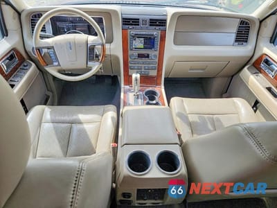 Zdjęcie 8 z 13 samochodu: 2012 LINCOLN NAVIGATOR L VIN:5LMJJ3J52CEL02645 - miniatura