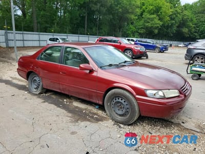 Czwarte zdjęcie samochodu z boku: 1999 TOYOTA CAMRY LE VIN:4T1BG22K2XU616604 - miniatura
