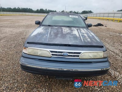 Piąte zdjęcie samochodu w środku: 1997 FORD CROWN VICTORIA VIN:2FALP73WXVX110070 - miniatura
