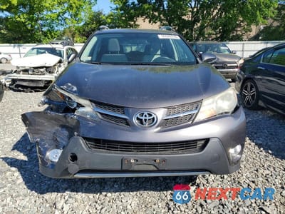 Piąte zdjęcie samochodu w środku: 2014 TOYOTA RAV4 XLE VIN:2T3RFREV5EW145410 - miniatura