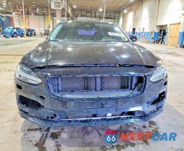 Piąte zdjęcie samochodu w środku: 2018 VOLVO S90 T5 MOMENTUM VIN:LVY982MK7JP027317 - miniatura