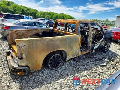 Trzecie zdjęcie samochodu z tyłu: 2023 CHEVROLET K1500 PICKUP SILVERA VIN:1GCRDKEK4PZ254155 - miniatura
