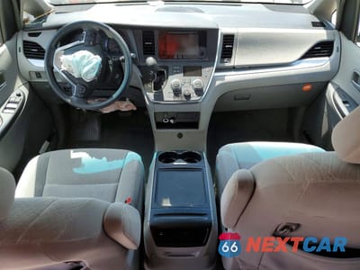 Zdjęcie 8 z 13 samochodu: 2017 TOYOTA SIENNA LE VIN:5TDKZ3DC9HS847340 - miniatura