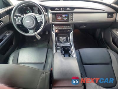 Zdjęcie 8 z 12 samochodu: 2017 JAGUAR XF PREMIUM VIN:SAJBD4BV7HCY33335 - miniatura